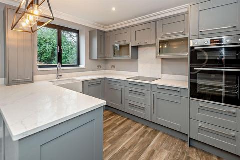 6 bedroom link detached house for sale, Harvest Road, Englefield Green TW20