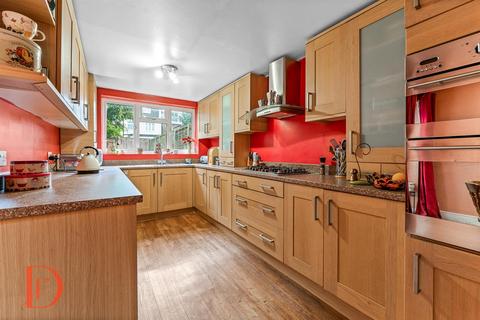 3 bedroom house for sale - Peel Road, South Woodford E18