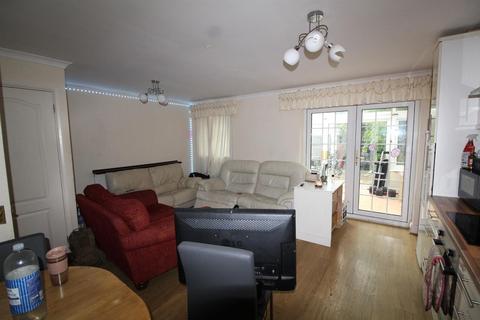 4 bedroom terraced house to rent, St Judes Road, Egham TW20