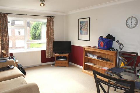 2 bedroom flat to rent, Greenacre Court, Egham TW20