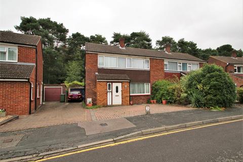 37 Connaught Crescent, Brookwood, Woking, GU24 0AN