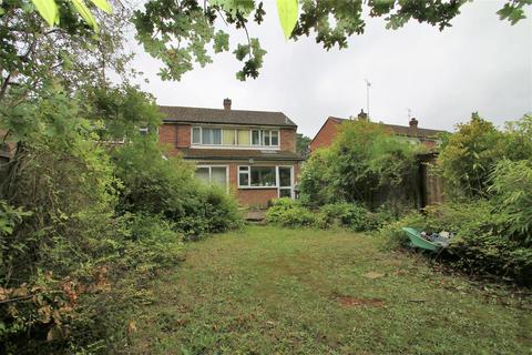 37 Connaught Crescent, Brookwood, Woking, GU24 0AN