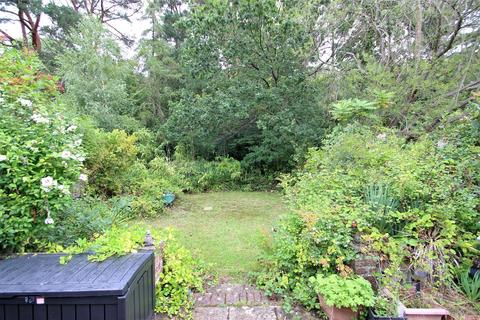 37 Connaught Crescent, Brookwood, Woking, GU24 0AN