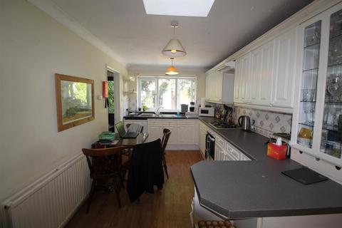 3 bedroom terraced house to rent, Willson Road, Egham TW20