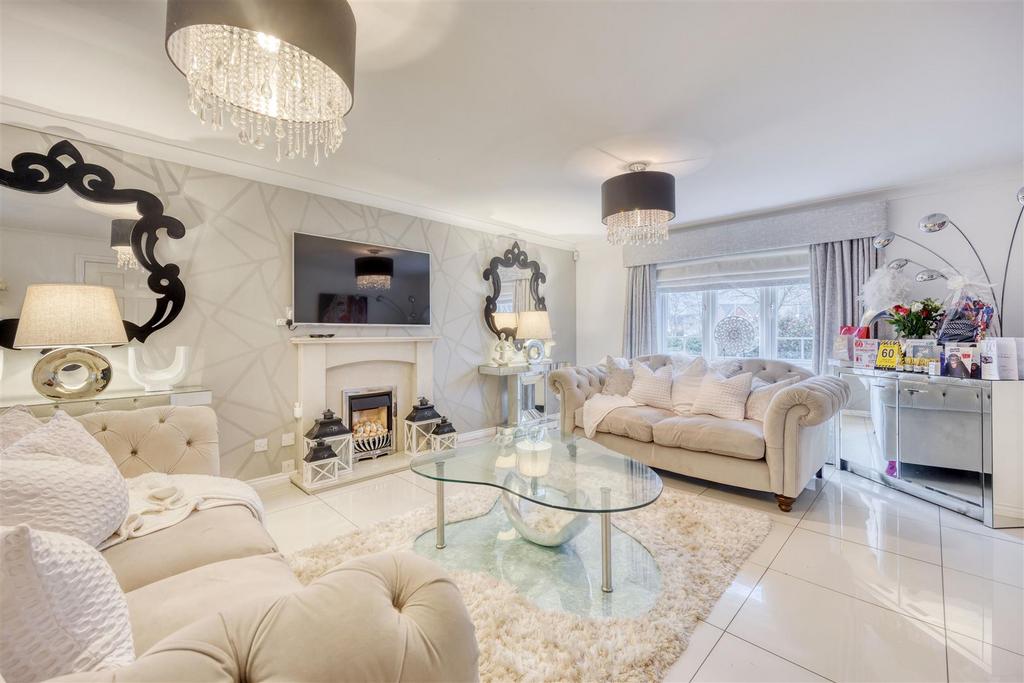 Honeywell Drive, Stepps, Glasgow 6 bed detached house to rent £2,750 pcm (£635 pw)