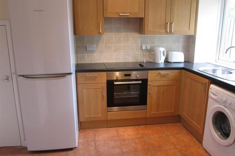 5 bedroom terraced house to rent, Linden Court, Egham TW20