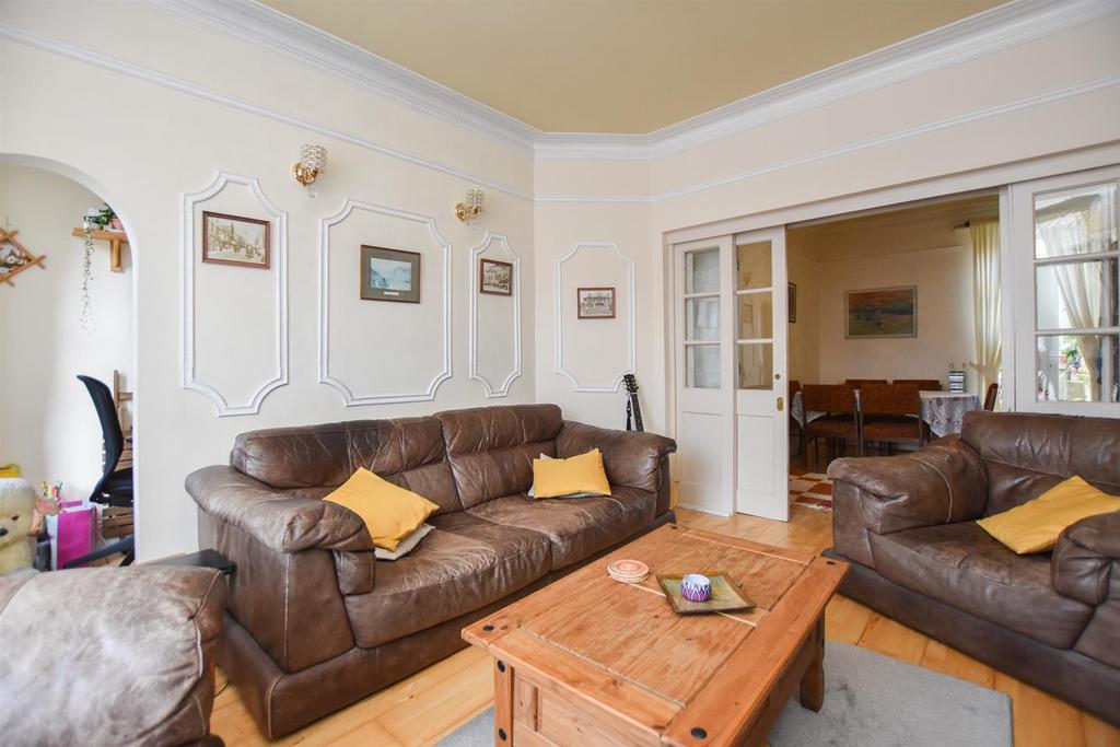 Living room/dining room