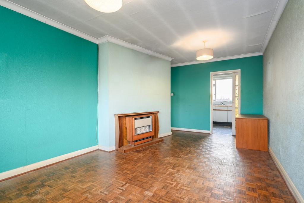 Terrace Road, WaltononThames, KT12 2 bed for sale £300,000