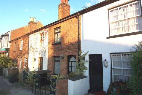 3 bedroom terraced house to rent, St Judes Road, Egham TW20