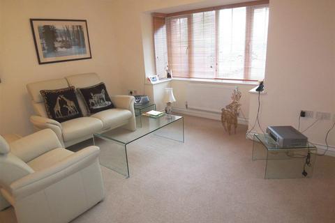 2 bedroom terraced house to rent, Barley Mow Road, Egham TW20