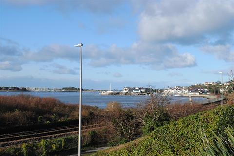 4 bedroom semi-detached house for sale, Warren Drive, Deganwy