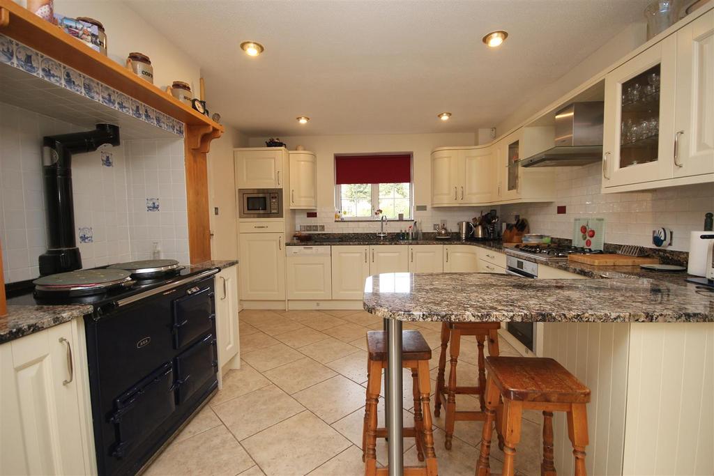 Kitchen 3.JPG