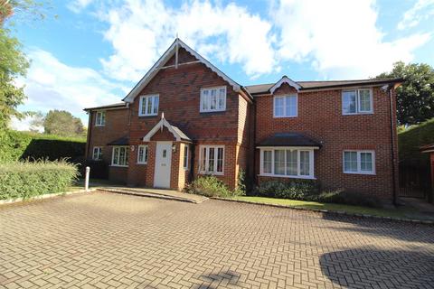 2 bedroom house to rent, Barley Mow Road, Englefield Green TW20