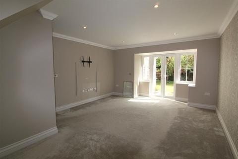 2 bedroom house to rent, Barley Mow Road, Englefield Green TW20