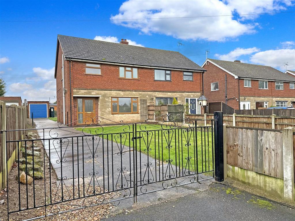 Tuxford Road, NormantonOnTrent, Newark 3 bed semidetached house for
