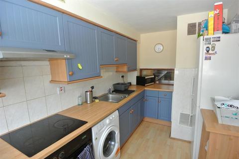 4 bedroom terraced house to rent, Cherrywood Avenue, Englefield Green TW20