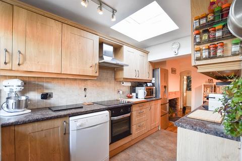 2 bedroom end of terrace house for sale, High Street, Wouldham