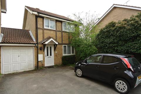 5 bedroom house to rent, Caddy Close, Egham TW20