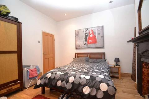 2 bedroom flat for sale, Larden Road, Acton, W3