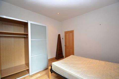 2 bedroom flat for sale, Larden Road, Acton, W3