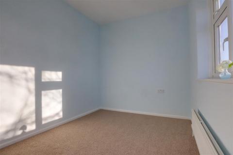 4, Pondtail Lodge Frinton Road, Kirby Cross, Frinton-on-sea, CO13 0LF