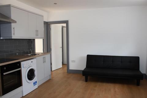 2 bedroom flat to rent, Victoria Street, Egham TW20
