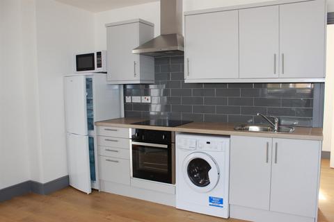 2 bedroom flat to rent, Victoria Street, Egham TW20