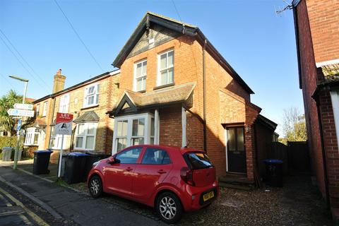 3 bedroom detached house to rent, Hummer Road, Egham TW20