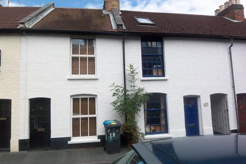 3 bedroom terraced house to rent, Albert Road, Egham TW20