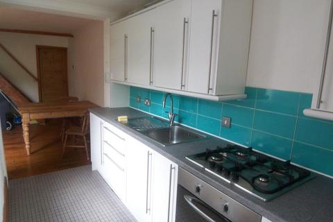 3 bedroom terraced house to rent, Albert Road, Egham TW20