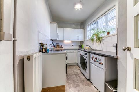 1 bedroom flat for sale, Bromley Road, London, SE6