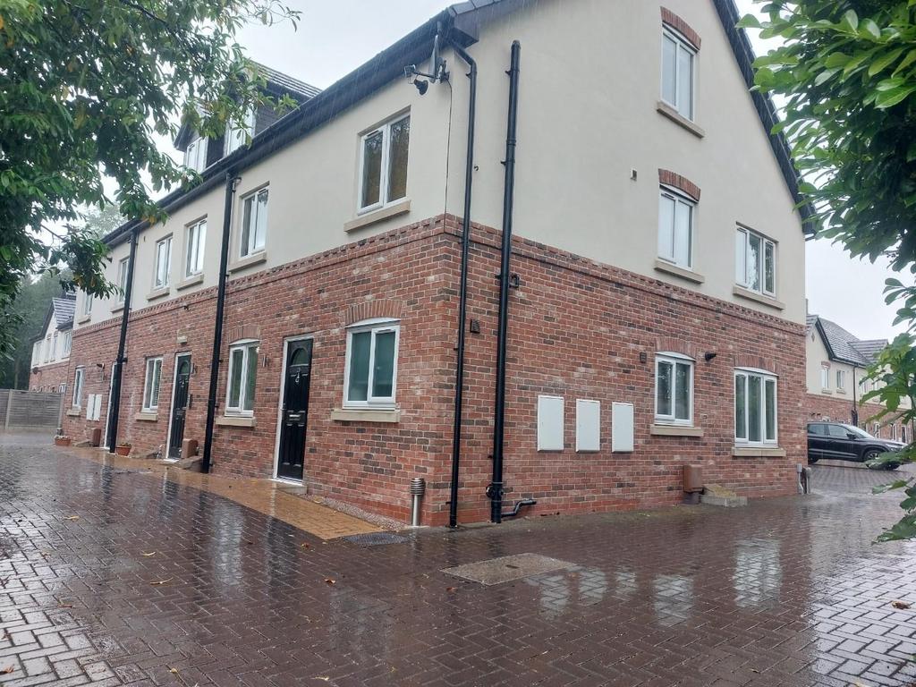 Lime Tree Mews, Rope Lane, Crewe CW2 2 bed apartment £725 pcm (£167 pw)
