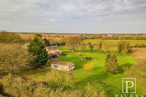 3 bedroom detached house for sale, Lodge Road, Little Clacton