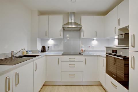 2 bedroom apartment for sale, Kingfisher Court, South Street, Taunton