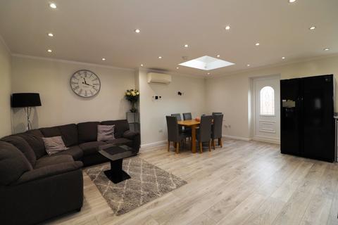 4 bedroom end of terrace house for sale, Acacia Avenue, West Drayton UB7