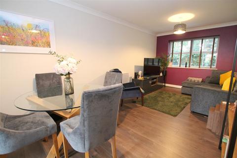 2 bedroom apartment for sale, International Way, Sunbury on Thames TW16