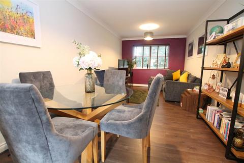 2 bedroom apartment for sale, International Way, Sunbury on Thames TW16