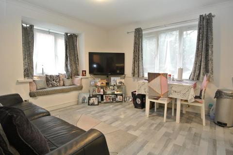 2 bedroom flat for sale, Dutch Barn Close, Stanwell TW19