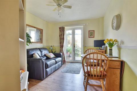 2 bedroom detached bungalow for sale - School Place, Bexhill-On-Sea