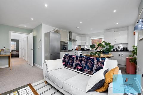 2 bedroom flat for sale, Hove Park Gardens, Hove, BN3