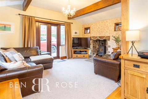 3 bedroom semi-detached house for sale - Preston Road, Clayton-Le-Woods, Chorley