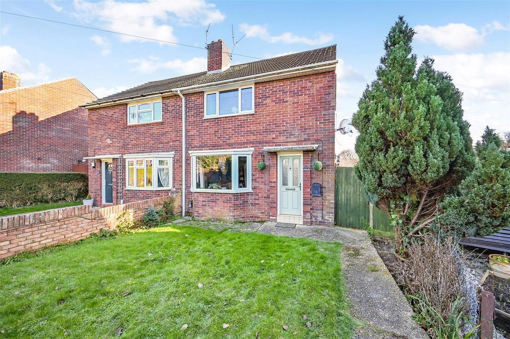Timsbury Crescent, Havant 2 bed semidetached house for sale £250,000