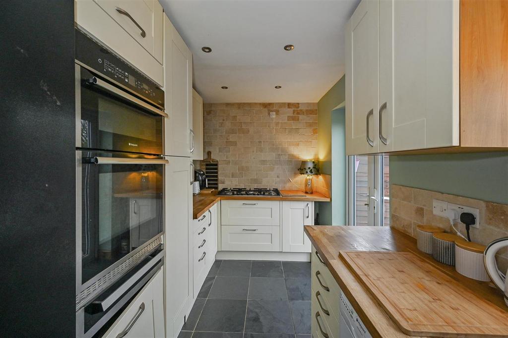 Timsbury Crescent, Havant 2 bed semidetached house for sale £250,000