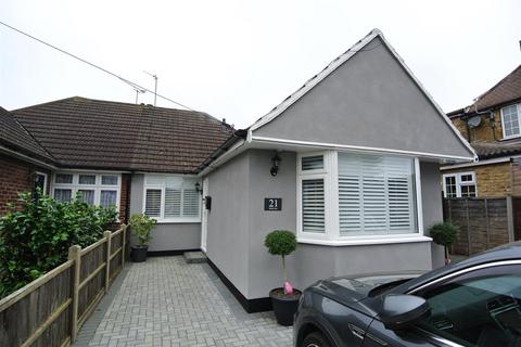 2 bedroom bungalow for sale, Brook Close, Staines-Upon-Thames TW19
