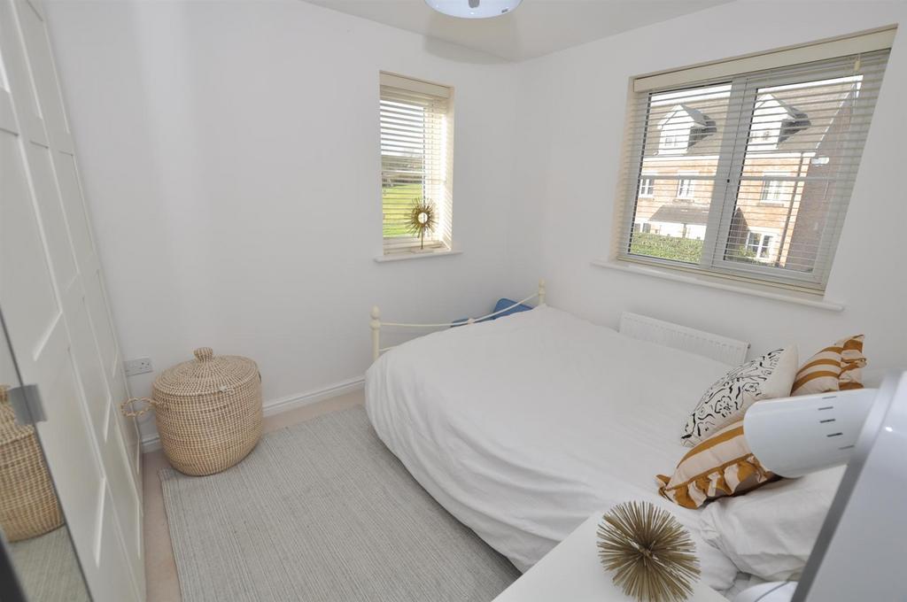 Front bedroom 2