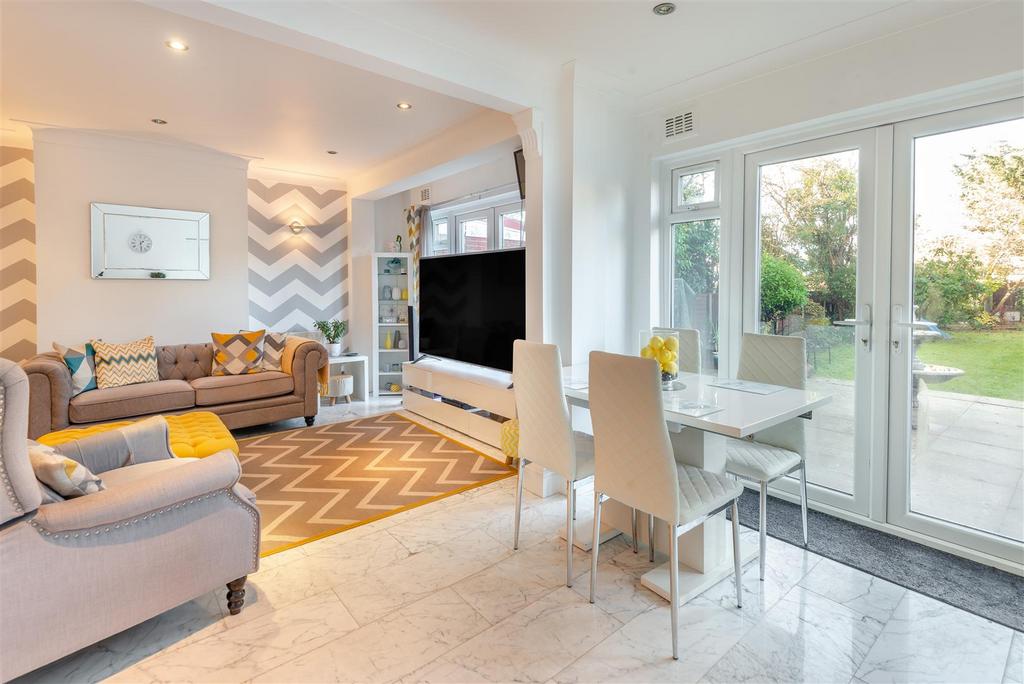 Fordbridge Road, Ashford TW15 5 bed semidetached house for sale £650,000
