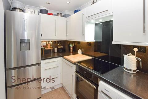 28 Waltham Gate, Waltham Cross, EN8 0XN