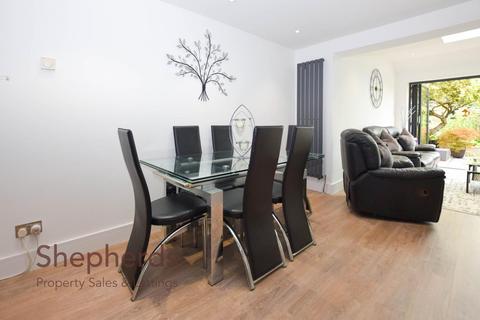 28 Waltham Gate, Waltham Cross, EN8 0XN