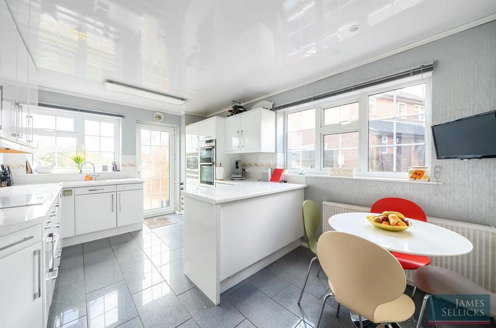 Dining kitchen