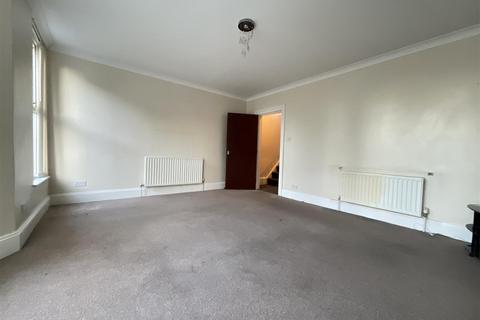 3 bedroom flat for sale, Victoria Road, Scarborough